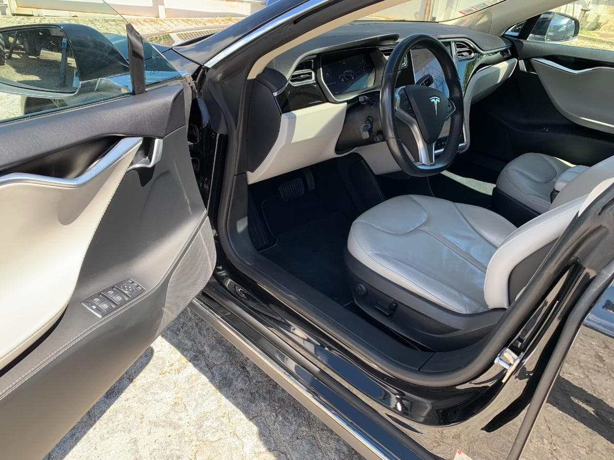 Tesla Model S 85 · Ano 2014 — imagen 22