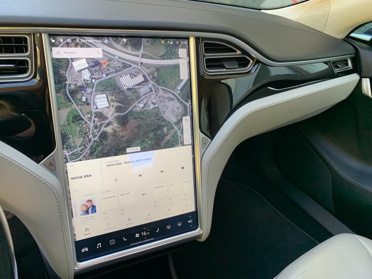 Tesla Model S 85 · Ano 2014 — imagen 29