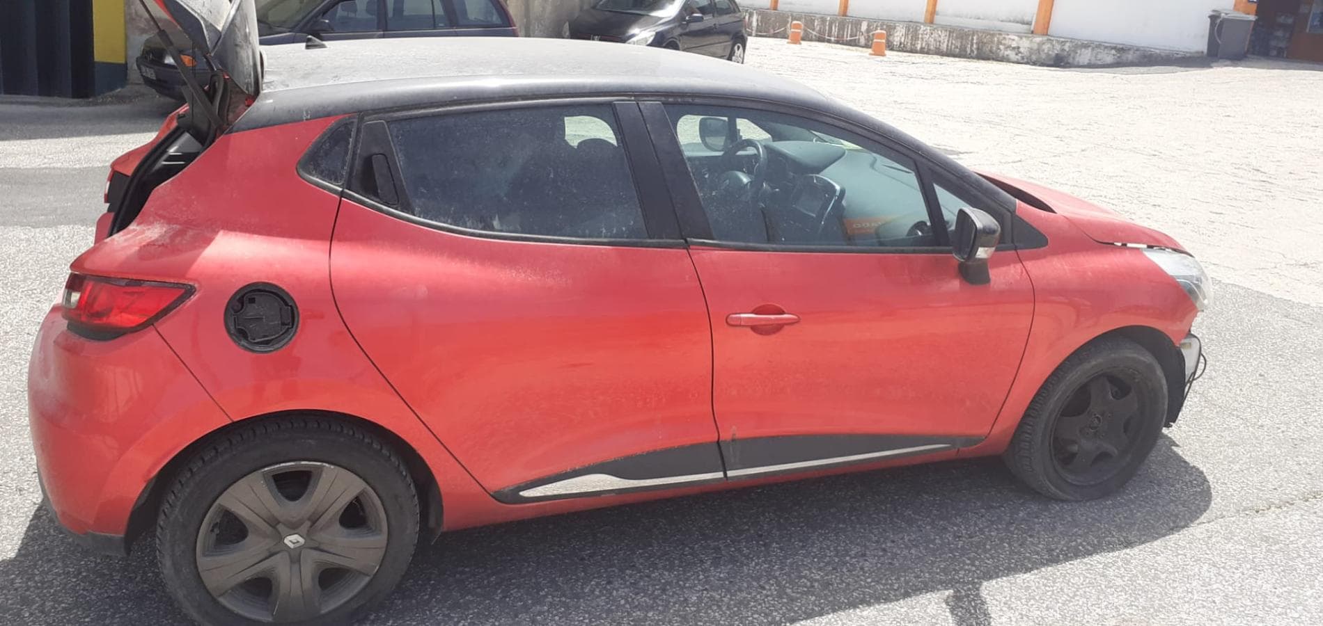 Renault Clio 1.5DCI · Ano 2014 — image 3