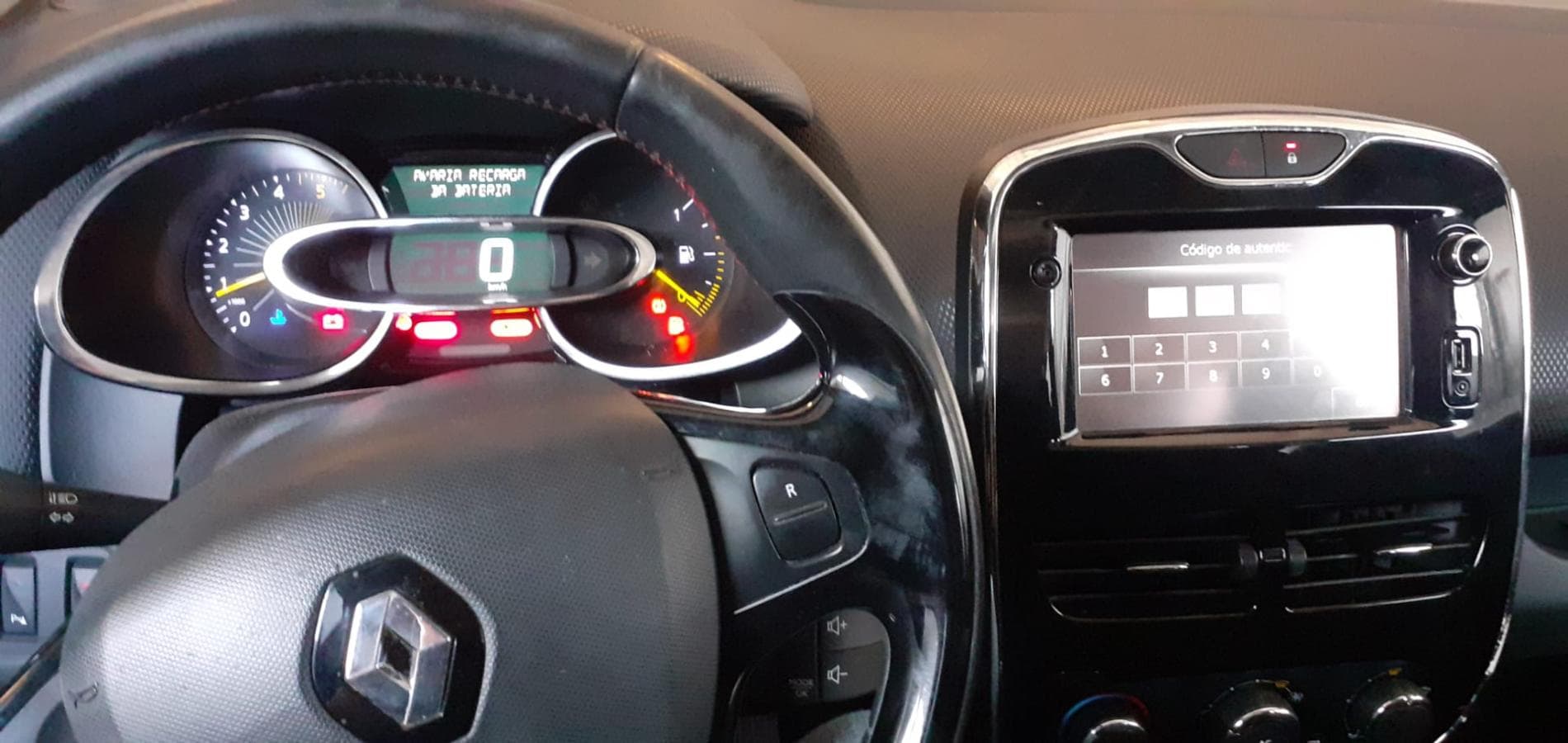Renault Clio 1.5DCI · Ano 2014 — image 24