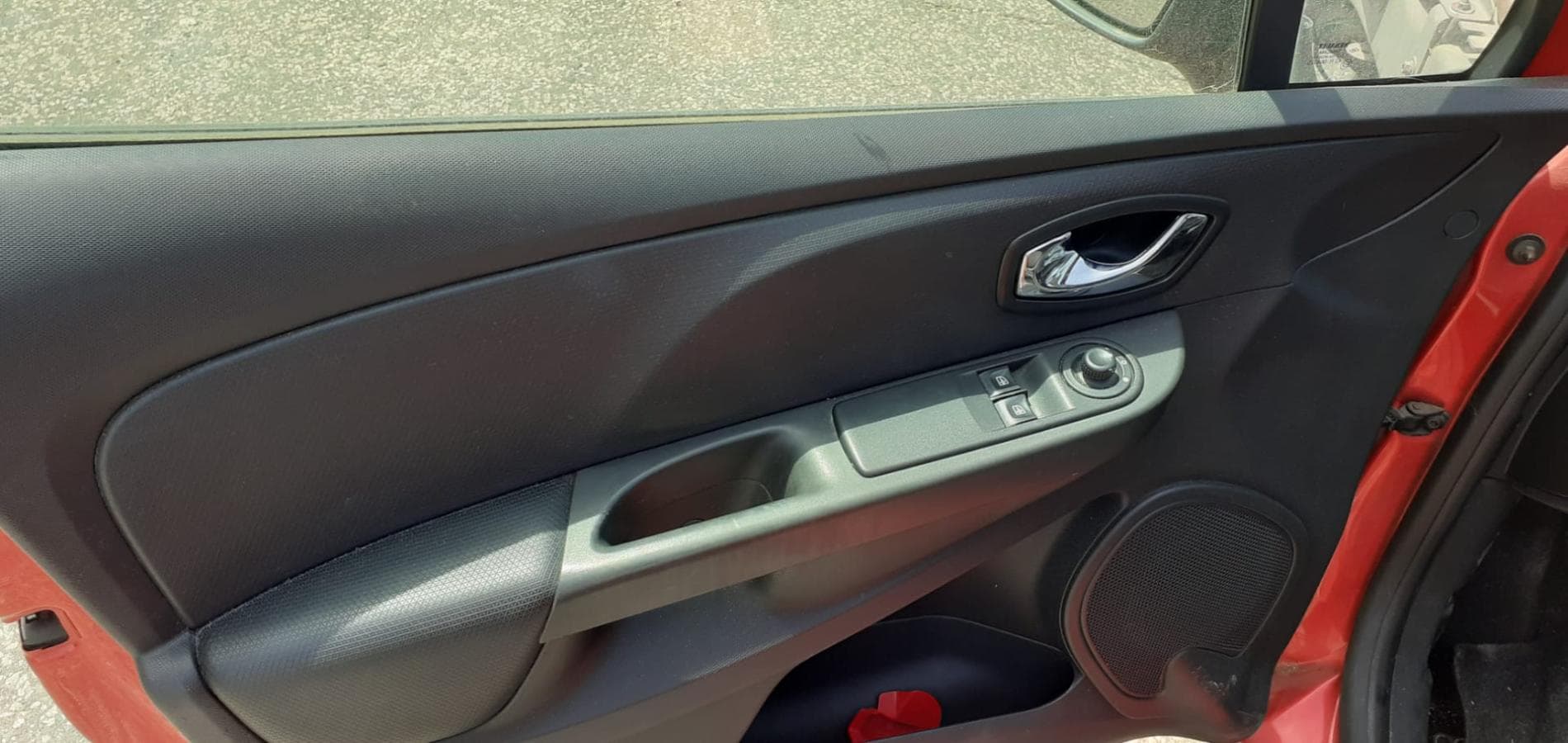 Renault Clio 1.5DCI · Ano 2014 — image 34