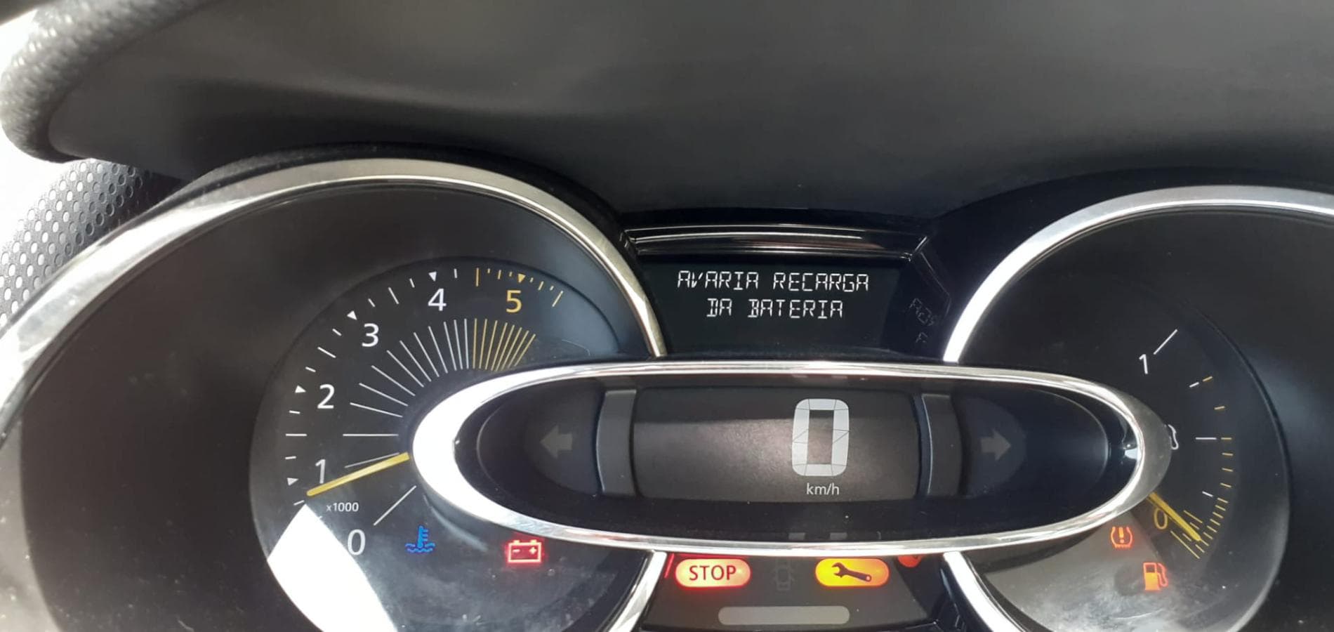 Renault Clio 1.5DCI · Ano 2014 — image 32