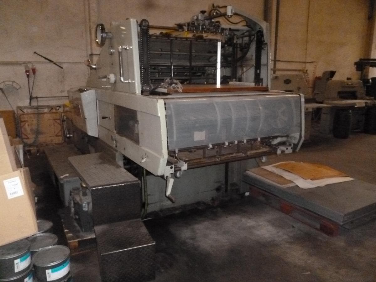 Máquina de corte e vinco