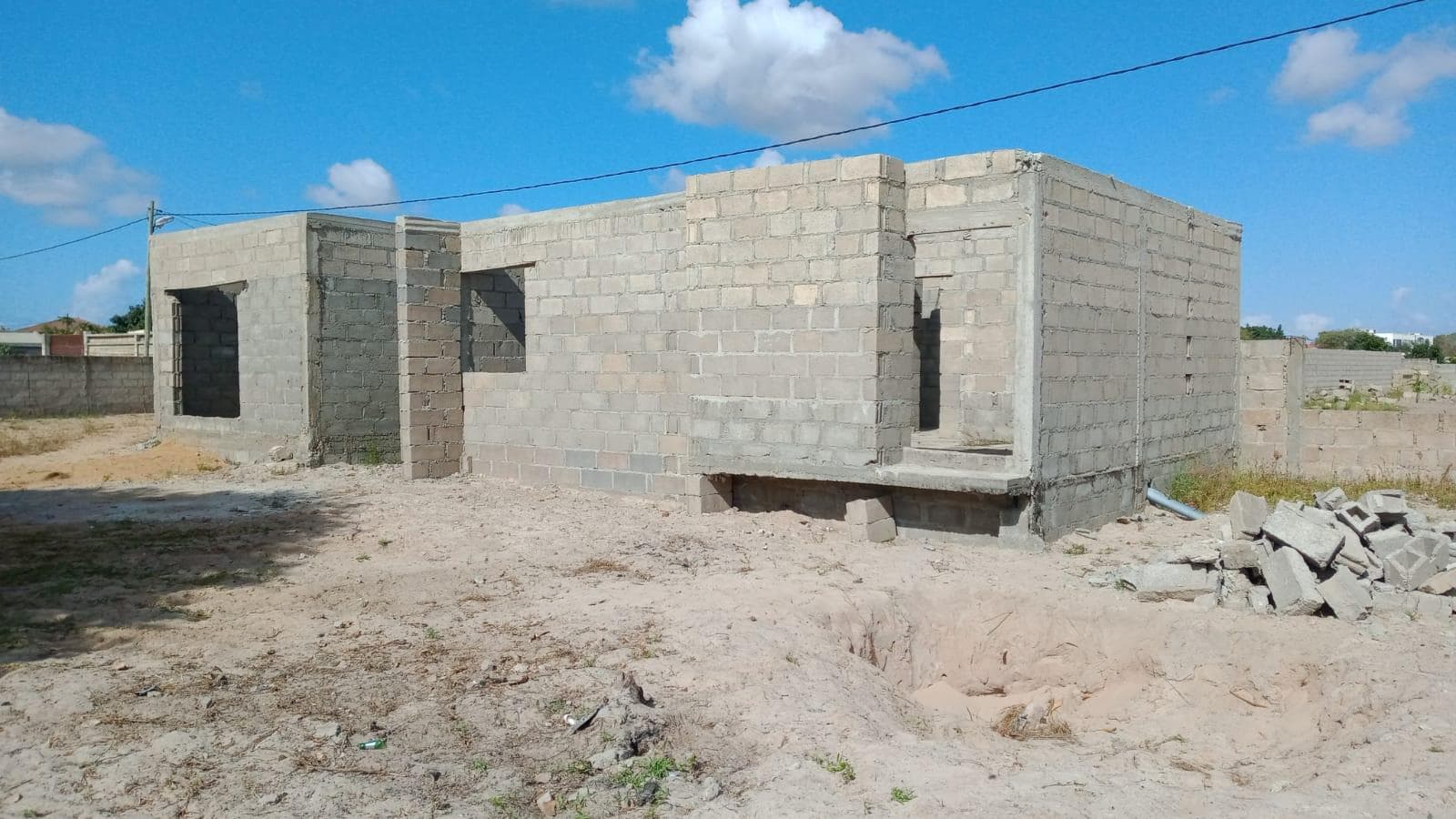 Infraestruturas em terreno  com 7500m2 — imagen 1