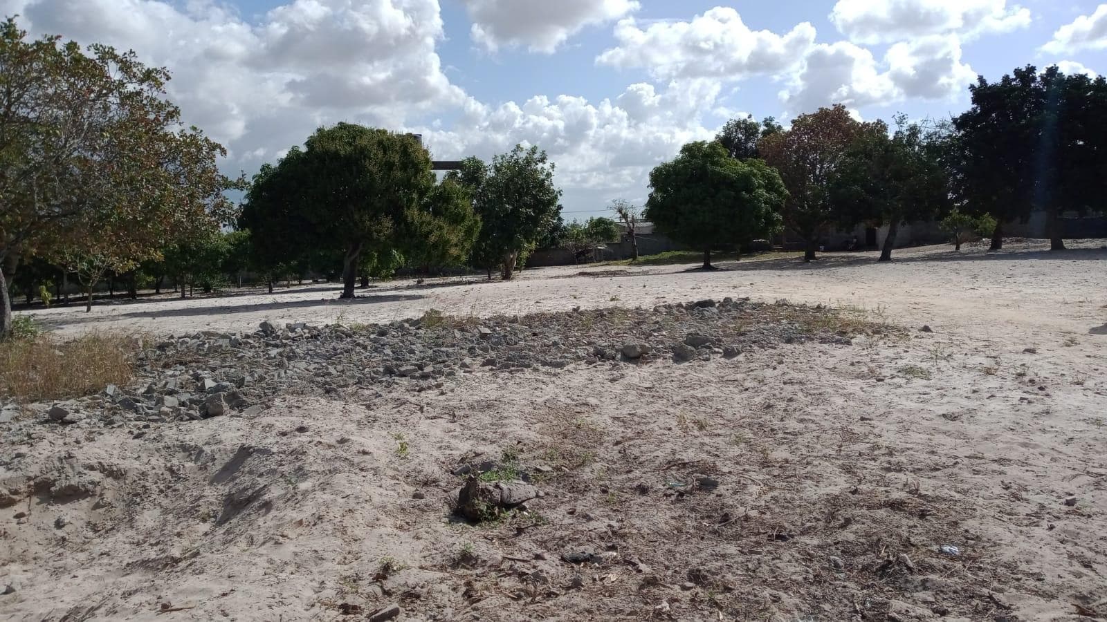 Infraestruturas em terreno  com 7500m2 — imagen 3