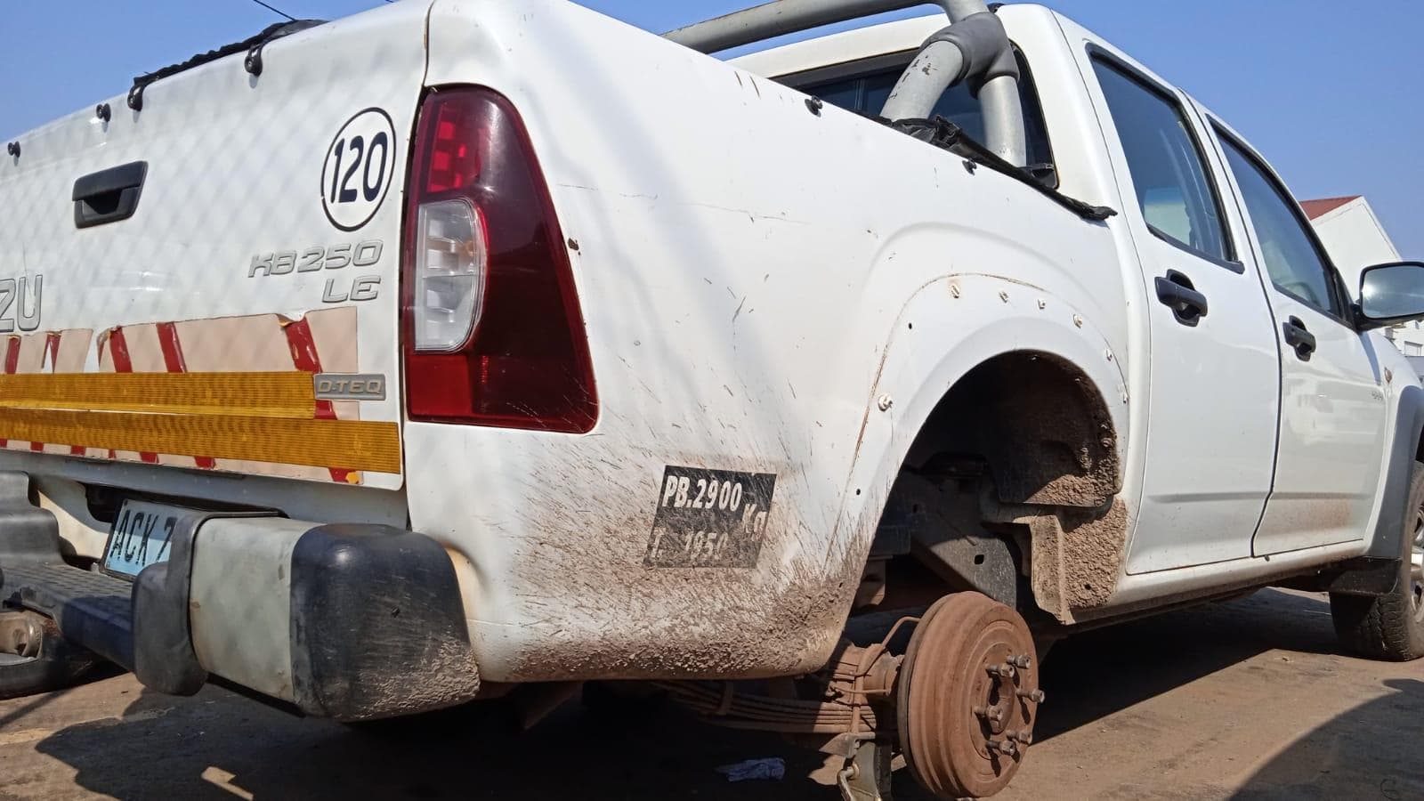 Isuzu KB 250 · — image 8
