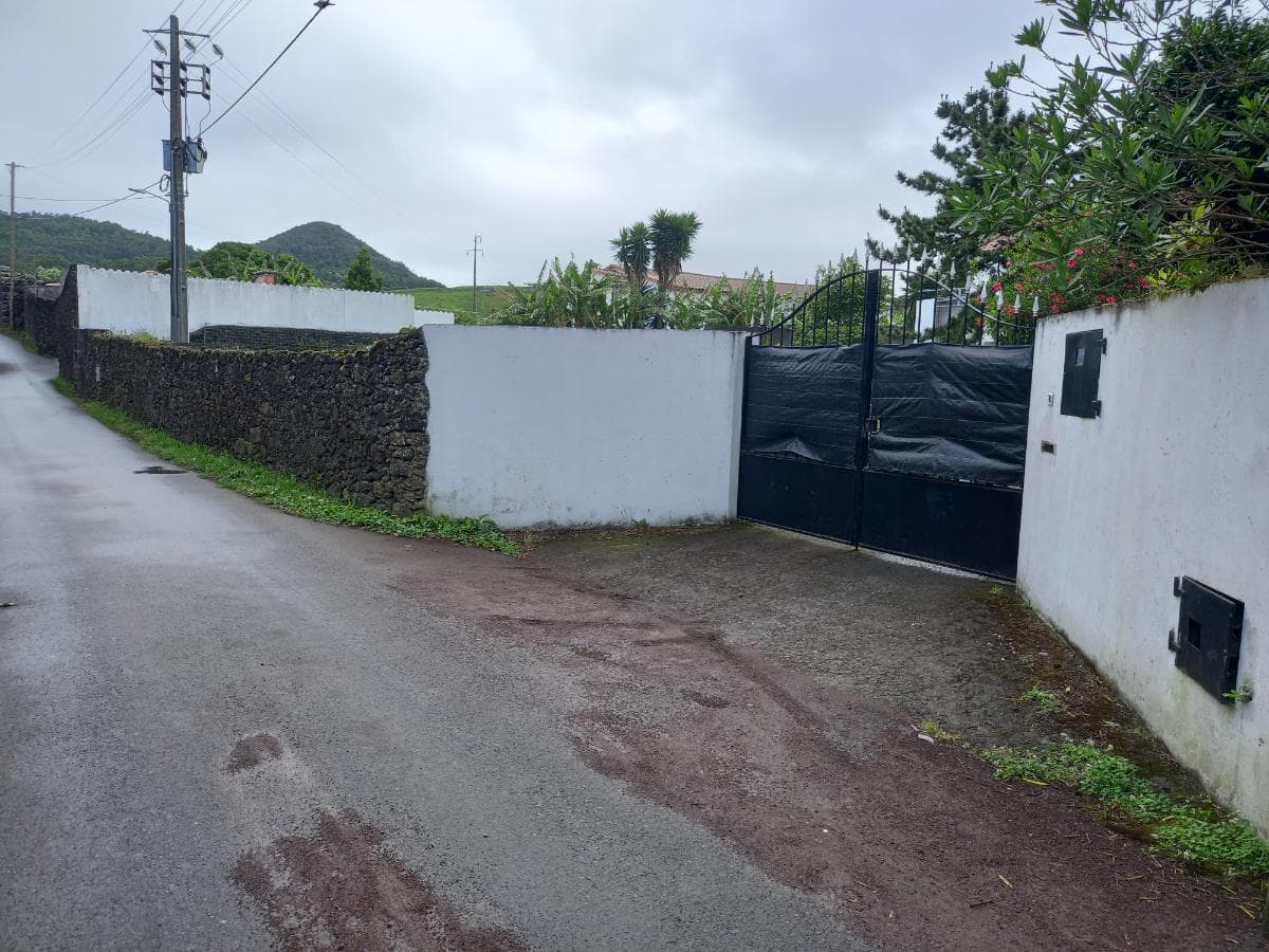 LEILÃO SUSPENSO · Moradia c/ Logradouro · Lagoa, Ilha de São Miguel — imagen 2