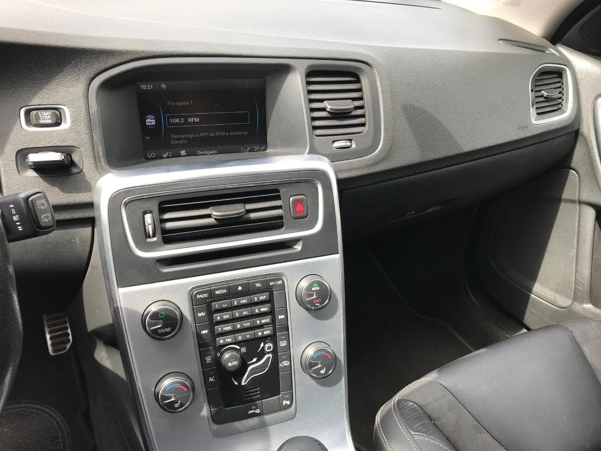 Volvo V60 D3 · Ano 2012 — imagem 34