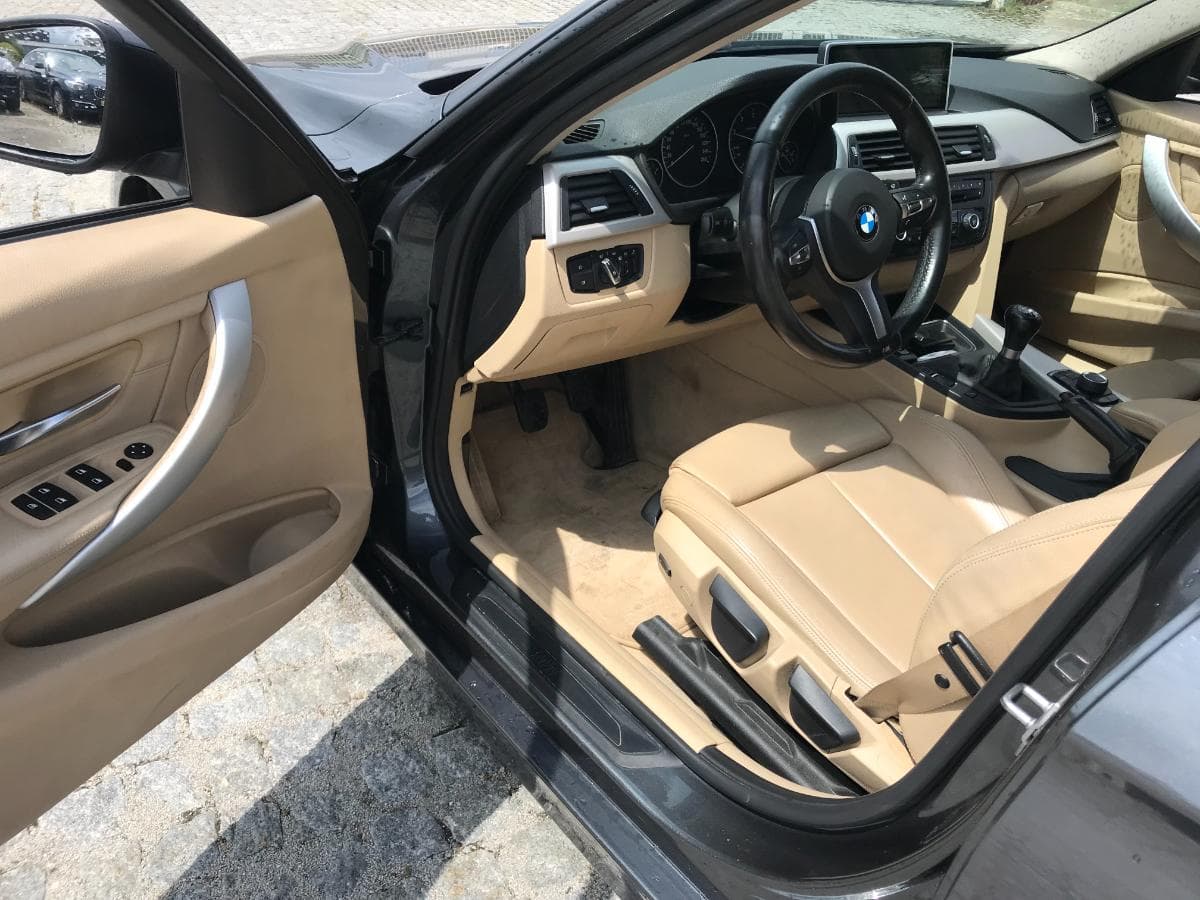BMW 318 2.0D Touring · Ano 2014 — imagen 15