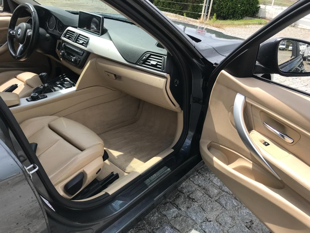 BMW 318 2.0D Touring · Ano 2014 — imagen 17