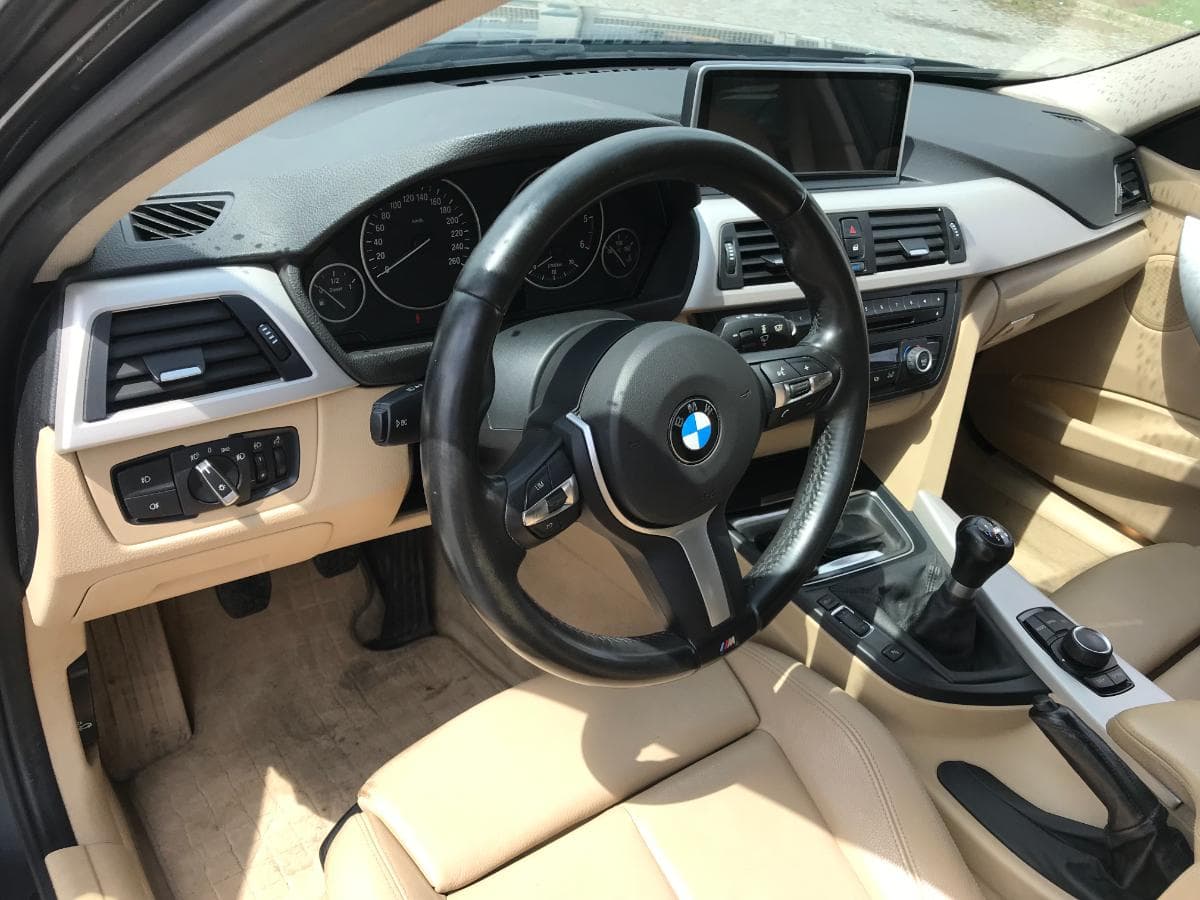 BMW 318 2.0D Touring · Ano 2014 — imagen 23