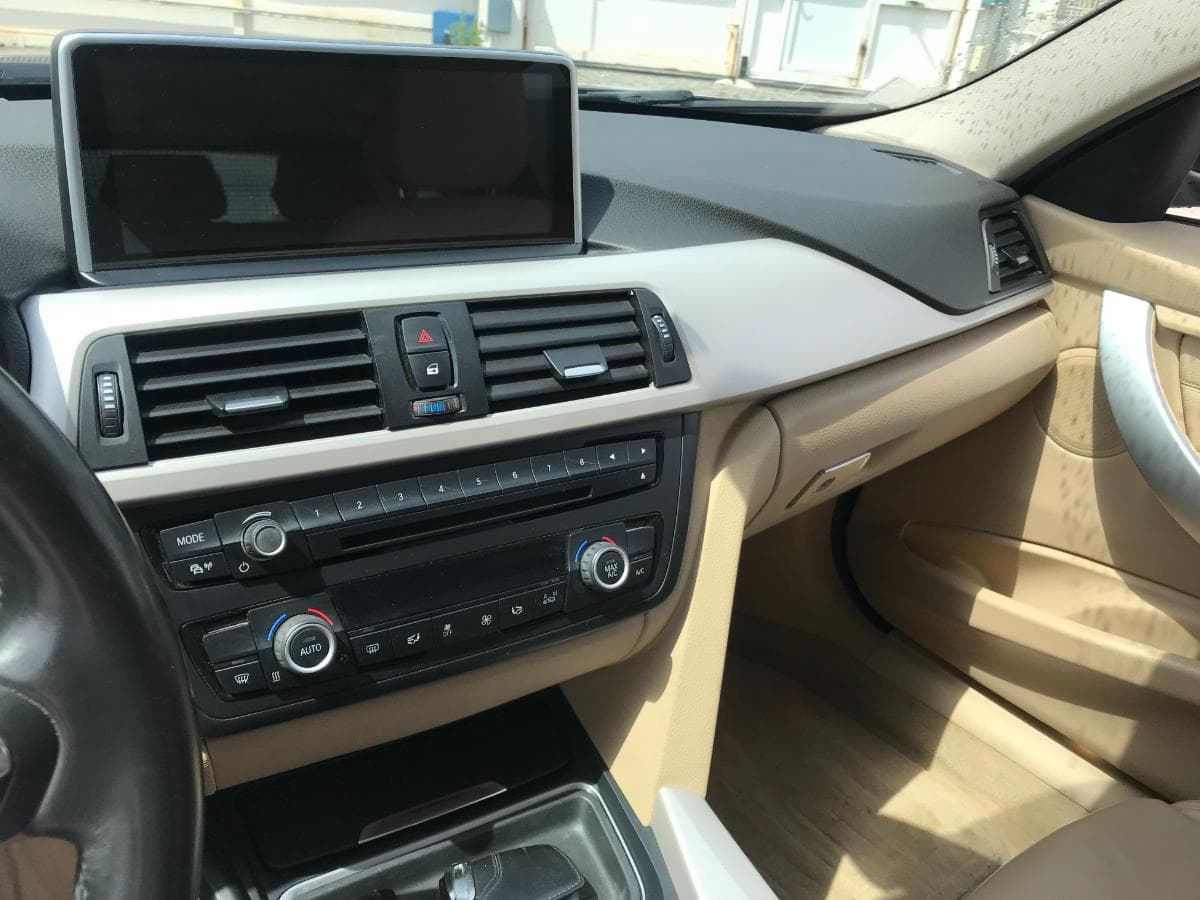 BMW 318 2.0D Touring · Ano 2014 — imagen 29