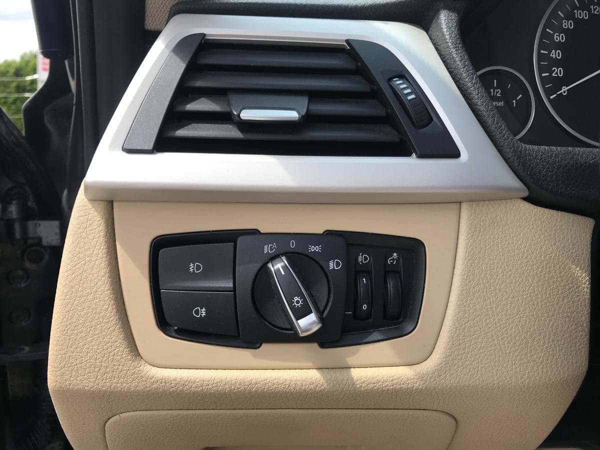 BMW 318 2.0D Touring · Ano 2014 — imagen 31