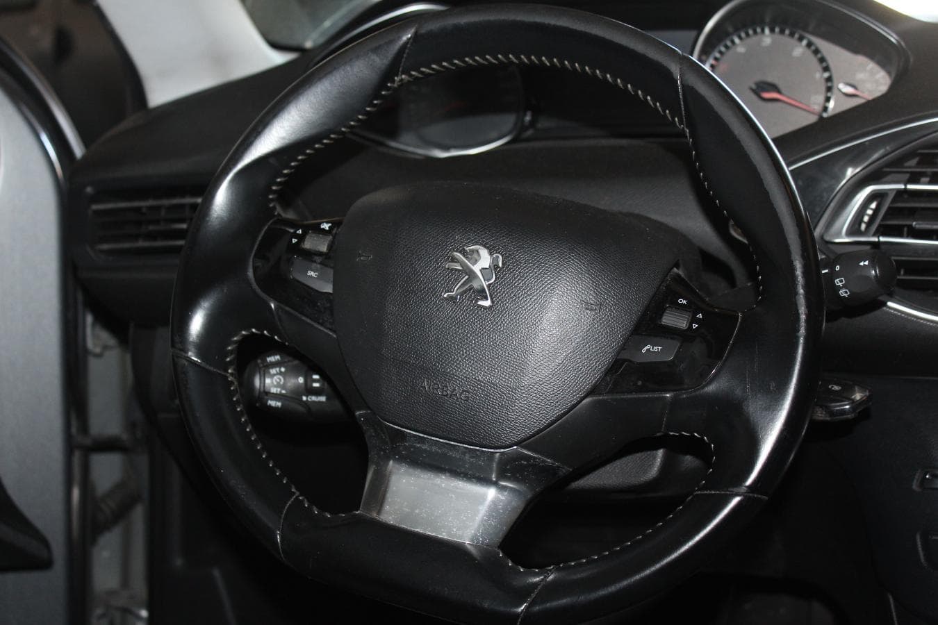 Peugeot 308 · Ano 2017 — image 16