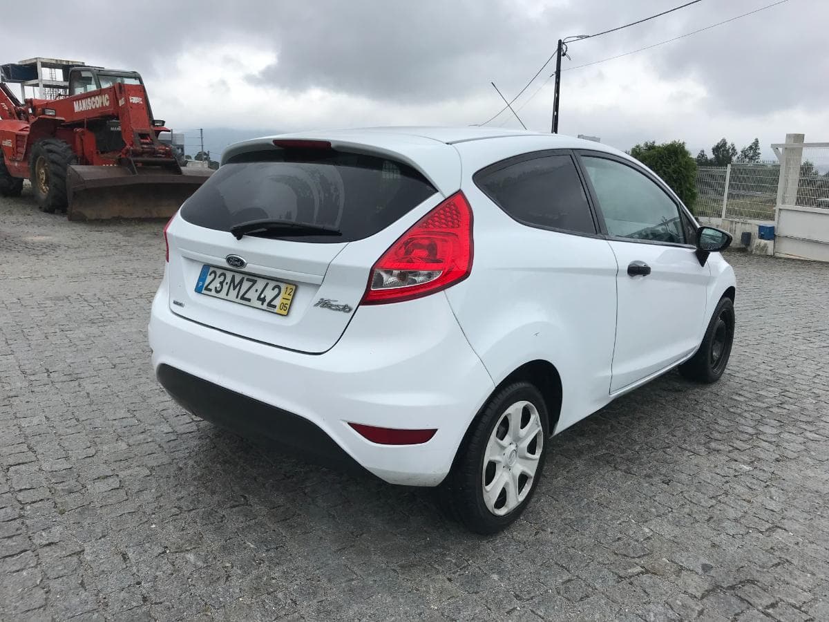 Ford Fiesta 1.4TDCI · Ano 2012 — image 4