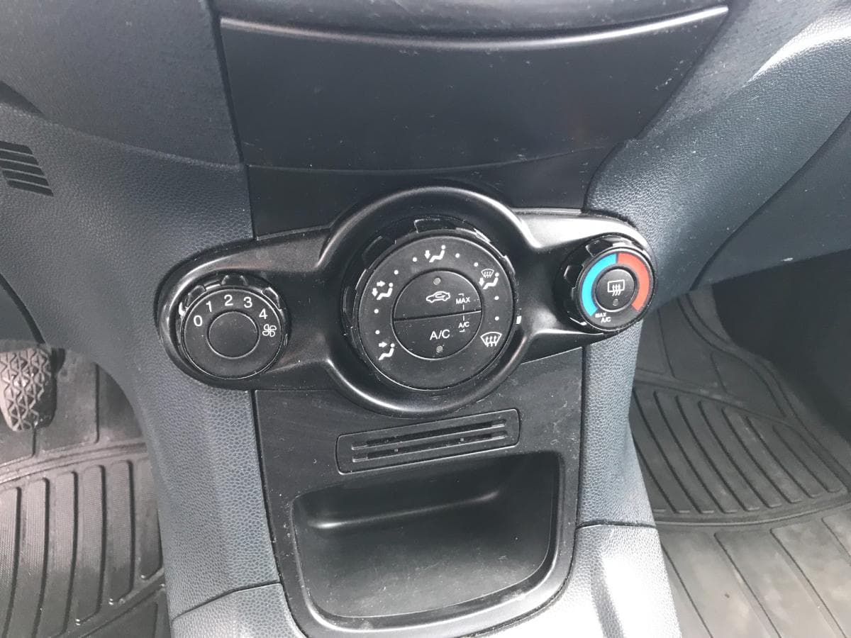 Ford Fiesta 1.4TDCI · Ano 2012 — image 23