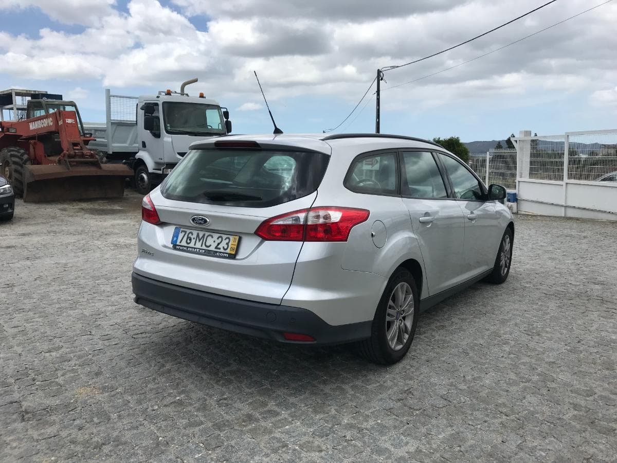 Ford Focus 1.6TDCI · Ano 2011 — image 4