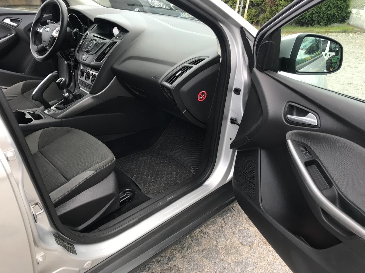 Ford Focus 1.6TDCI · Ano 2011 — image 22