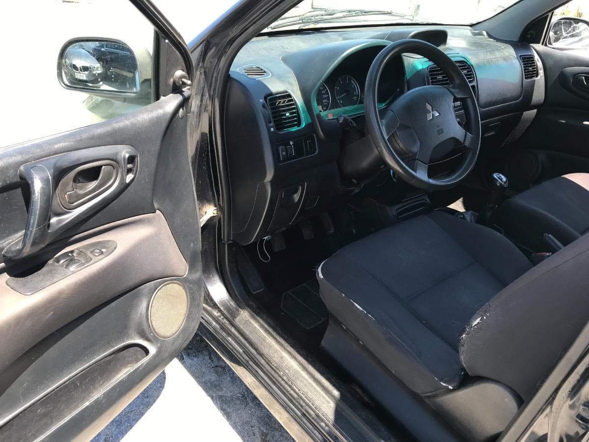 Mitsubishi SpaceStar 1.9DI-D · Ano 2004 — imagem 23