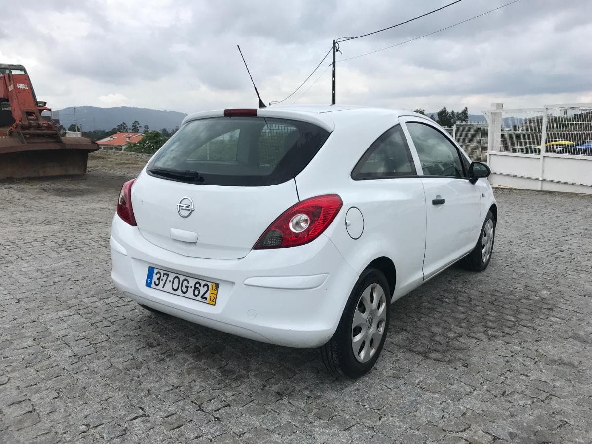 Opel Corsa 1.3CDTI · Ano 2013 — imagem 4
