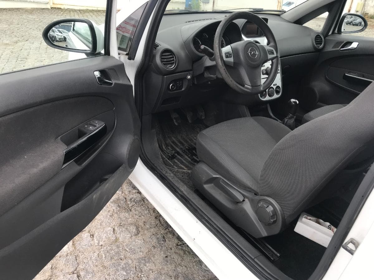 Opel Corsa 1.3CDTI · Ano 2013 — imagem 18