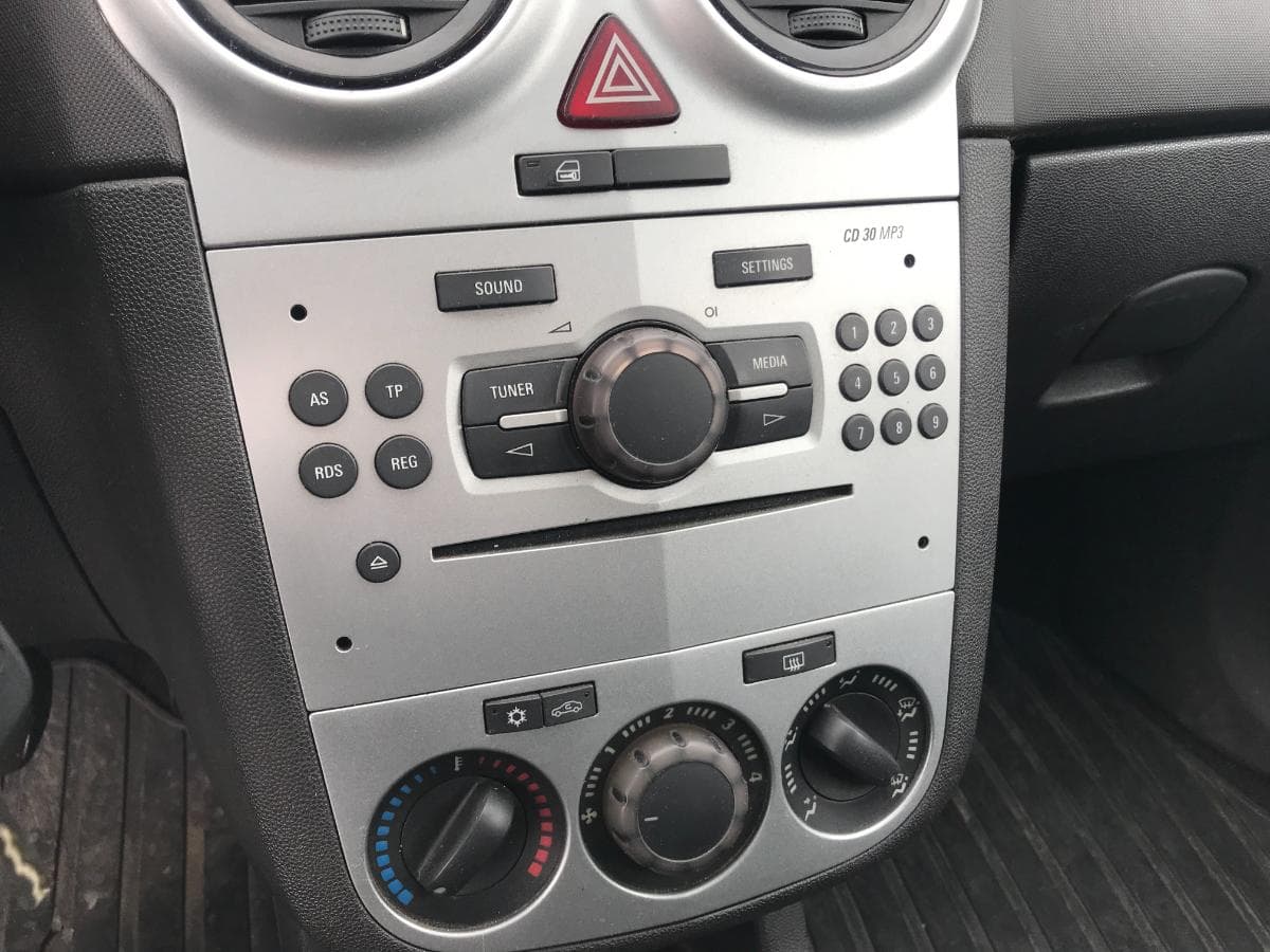 Opel Corsa 1.3CDTI · Ano 2013 — imagem 23