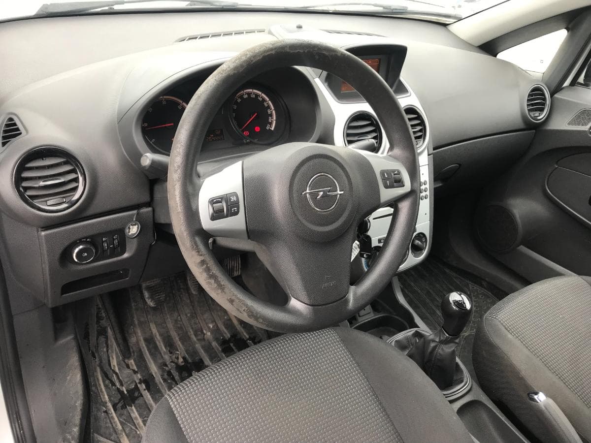 Opel Corsa 1.3CDTI · Ano 2013 — imagem 24