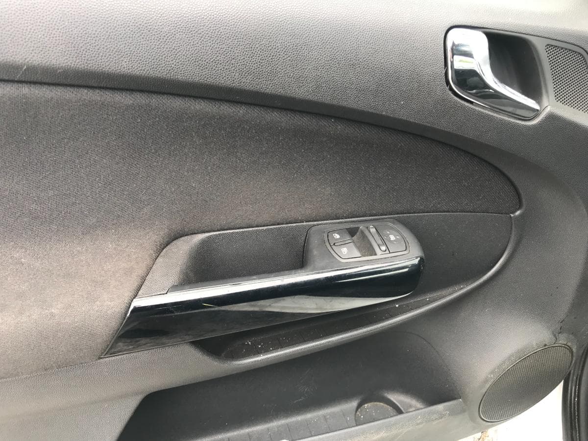Opel Corsa 1.3CDTI · Ano 2013 — imagem 25