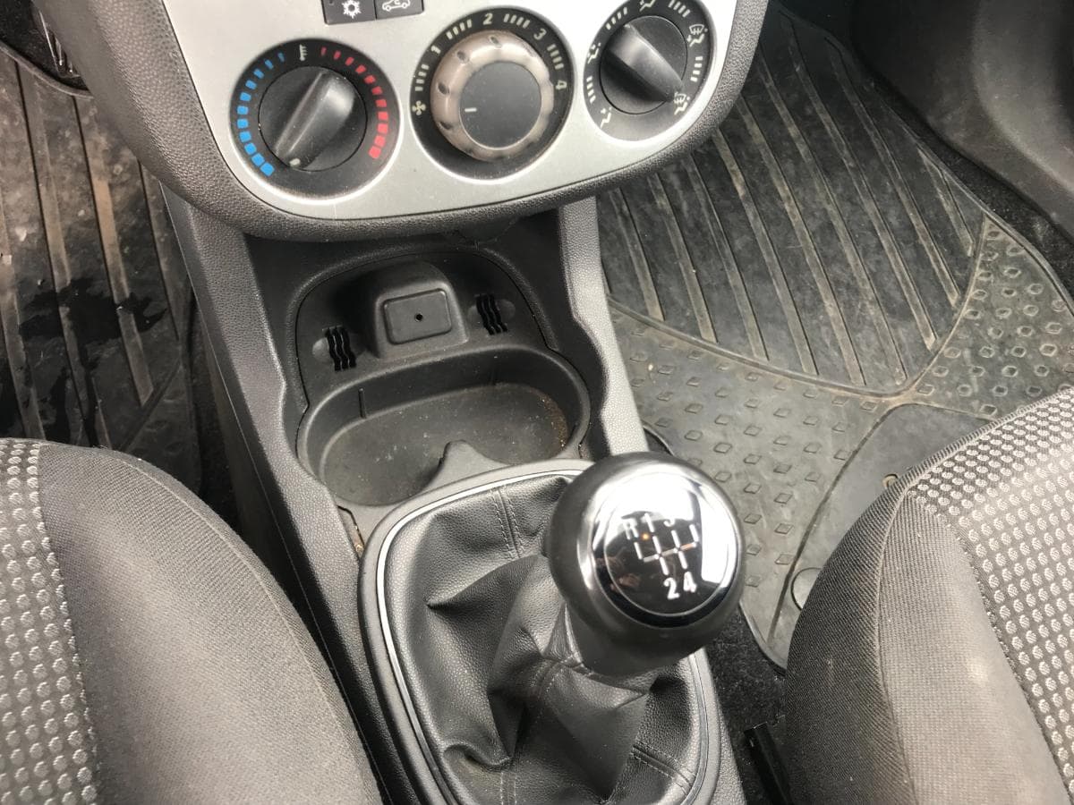Opel Corsa 1.3CDTI · Ano 2013 — imagem 26