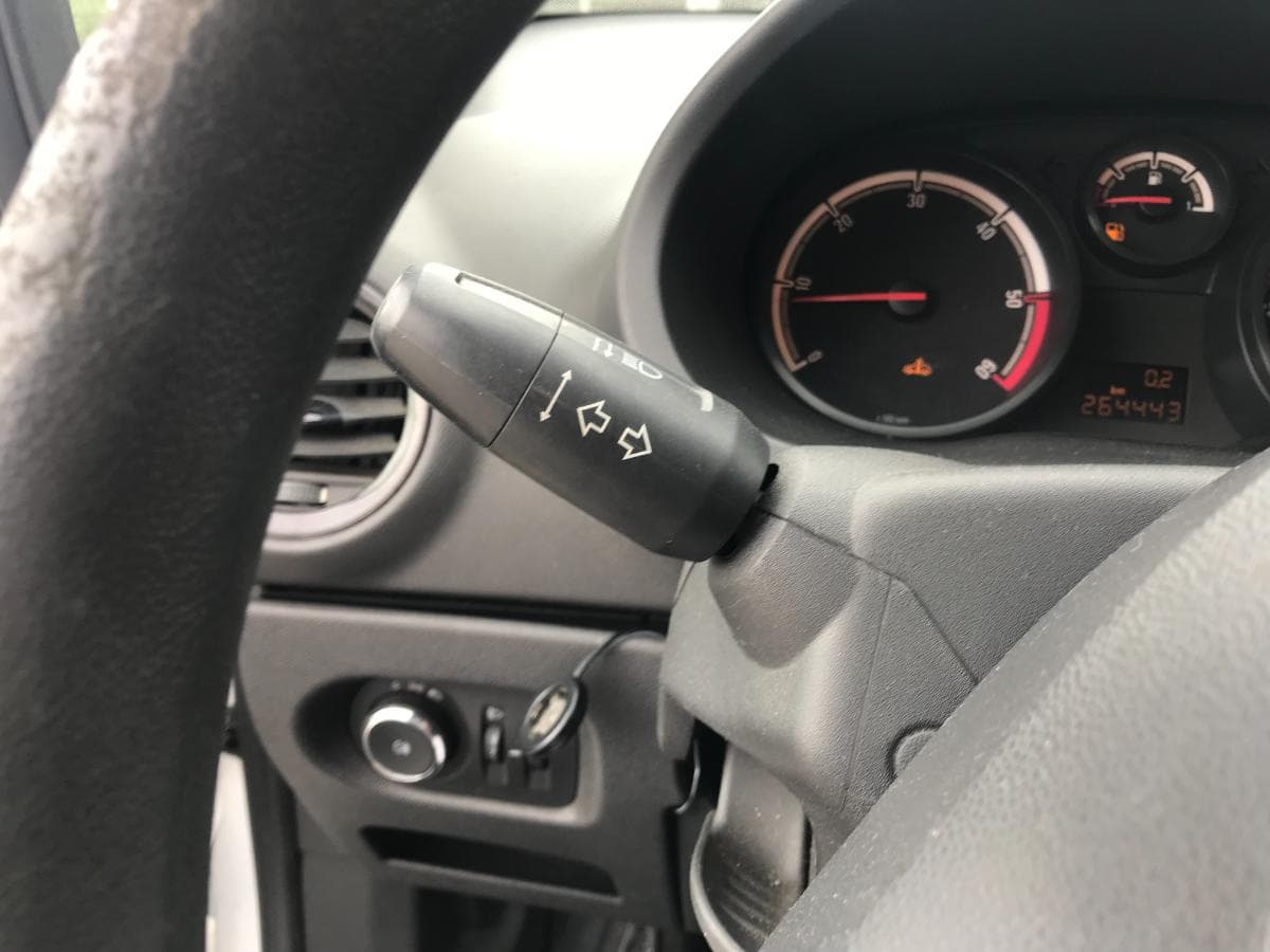 Opel Corsa 1.3CDTI · Ano 2013 — imagem 28