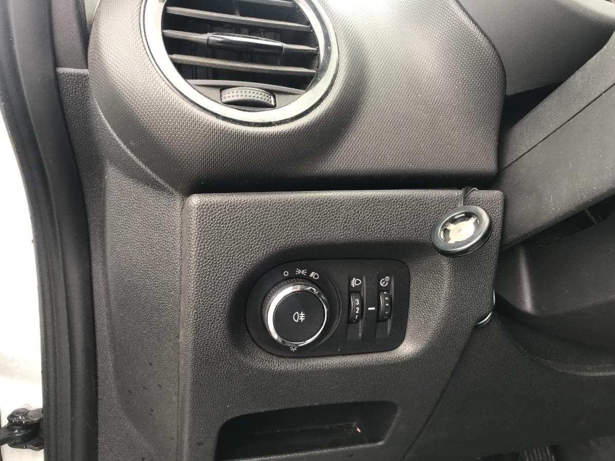 Opel Corsa 1.3CDTI · Ano 2013 — imagem 30