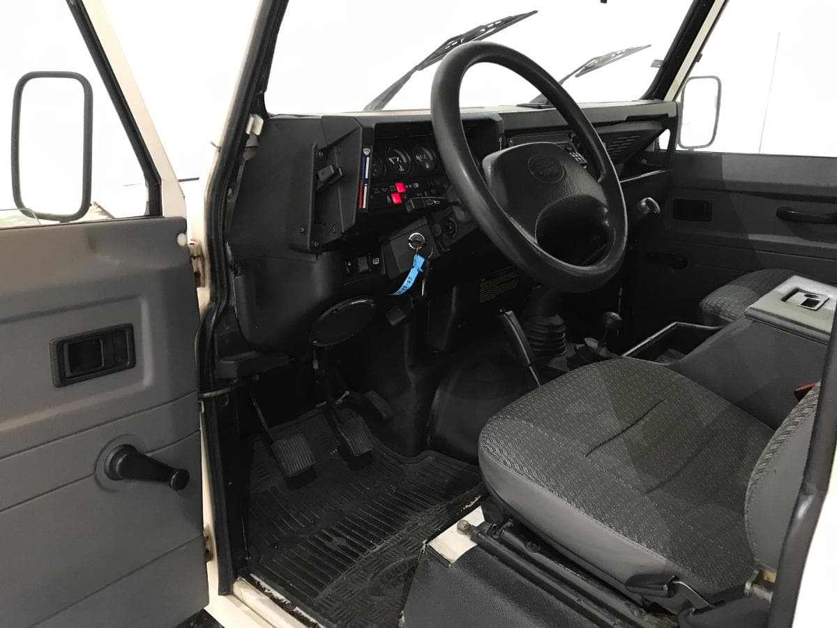 Land Rover Defender 110 300 TDi · 9 lugares · Ano 1997 — imagem 18