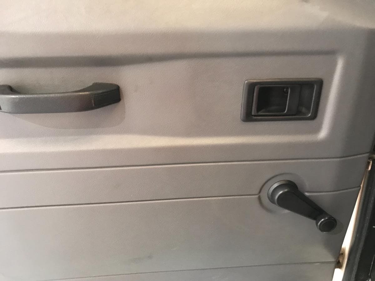 Land Rover Defender 110 300 TDi · 9 lugares · Ano 1997 — imagem 19