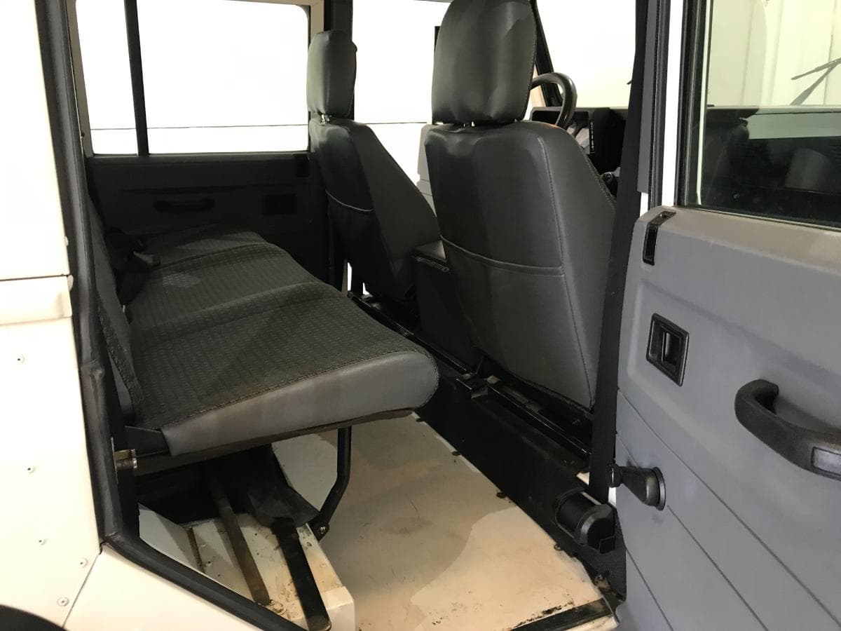 Land Rover Defender 110 300 TDi · 9 lugares · Ano 1997 — imagem 20