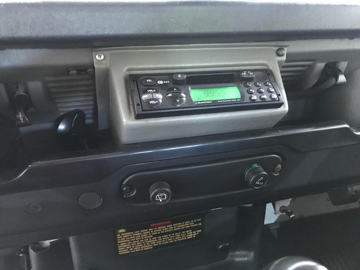 Land Rover Defender 110 300 TDi · 9 lugares · Ano 1997 — imagem 27
