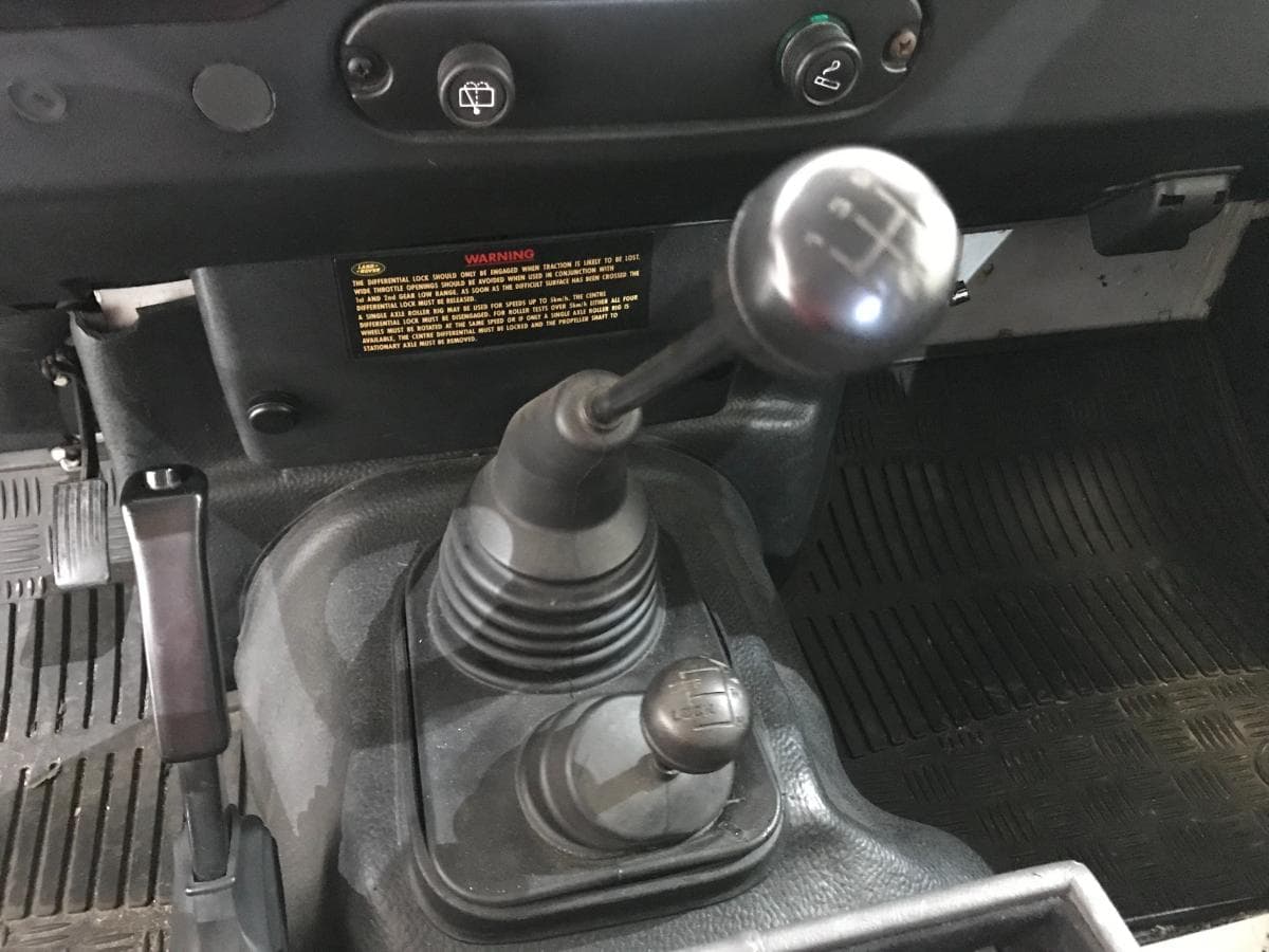 Land Rover Defender 110 300 TDi · 9 lugares · Ano 1997 — imagem 33