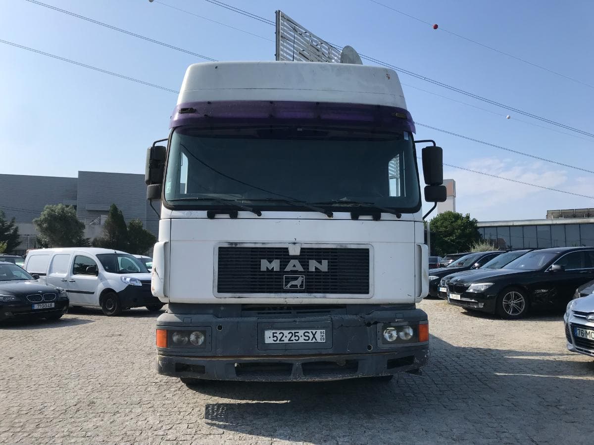 Man 26.463 com Grua · Ano 1996 — imagem 2