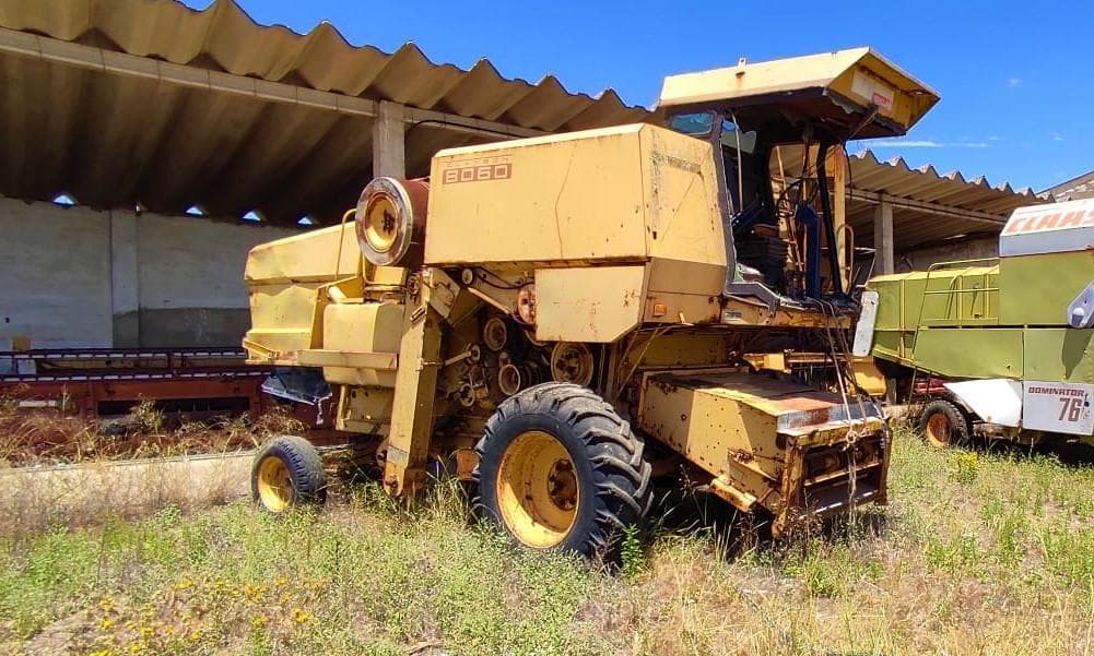 Ceifeira New Holland 8060 — imagen 1