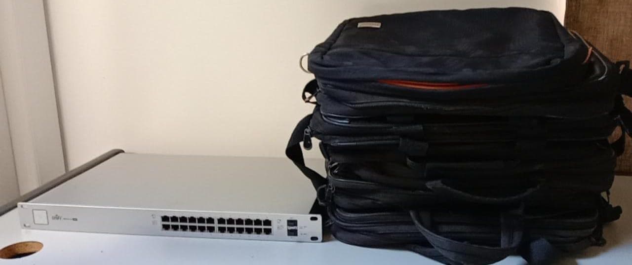 Switch 24 Unifi e pastas  ·