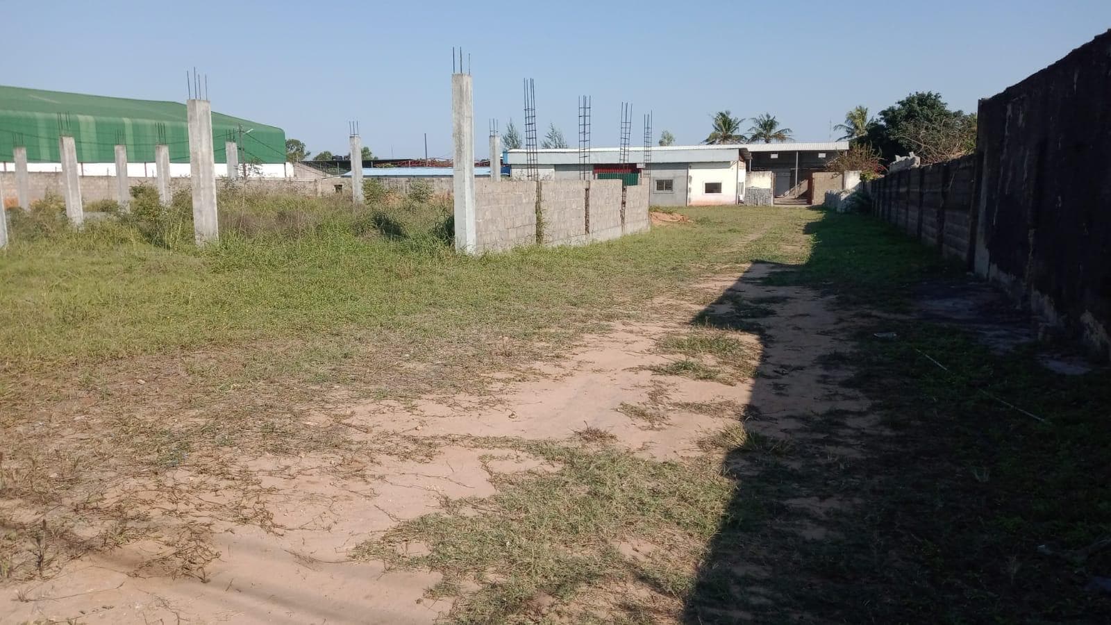 Infraestruturas em terreno com 7500m² · — imagem 2