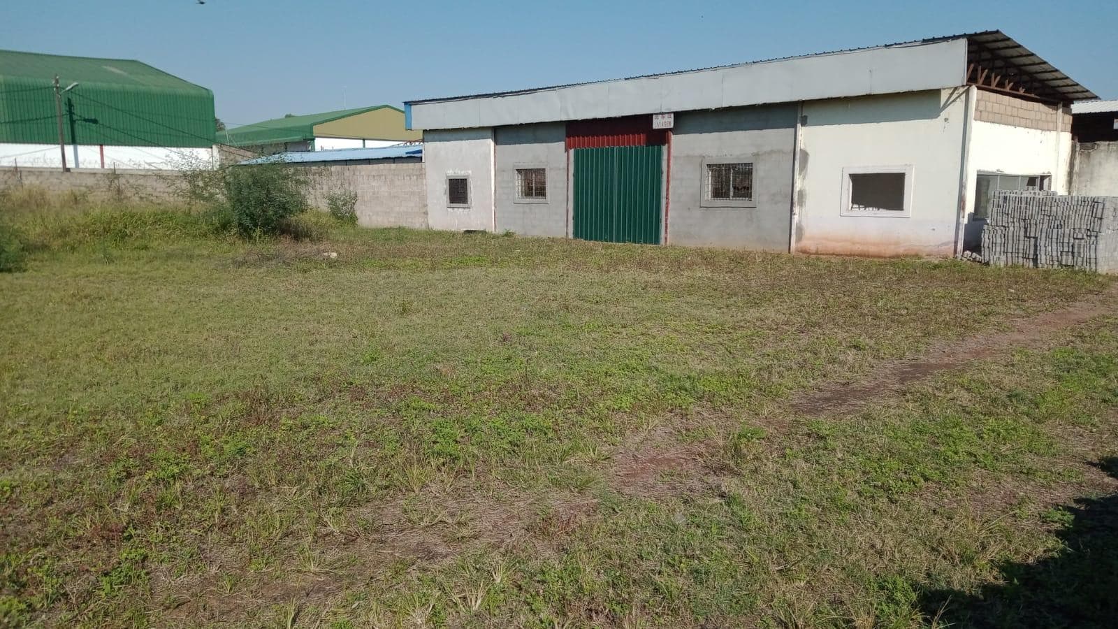 Infraestruturas em terreno com 7500m² · — imagem 6