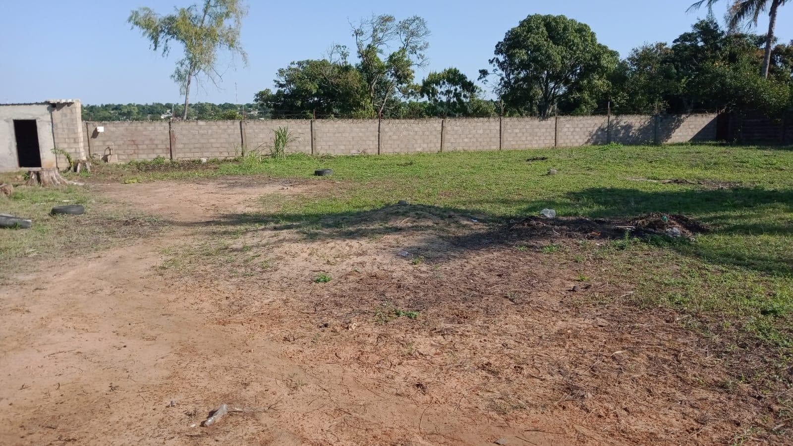 Infraestruturas em terreno com 7500m² · — imagem 9