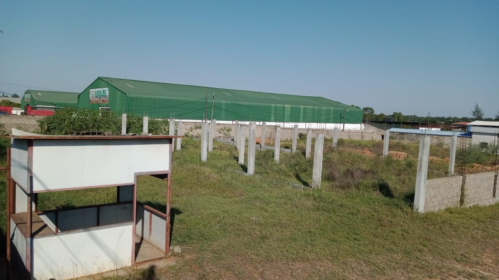 Infraestruturas em terreno com 7500m² · — imagem 3
