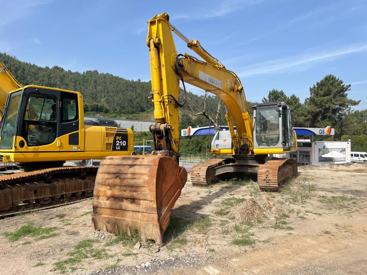 Escavadora de Rastos New Holland E265 — imagem 1
