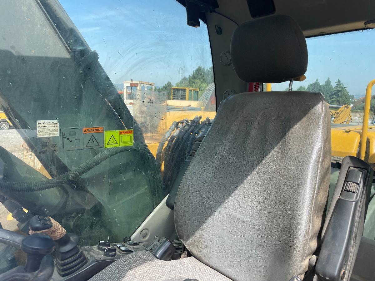 Escavadora de Rastos New Holland E265 — imagem 4