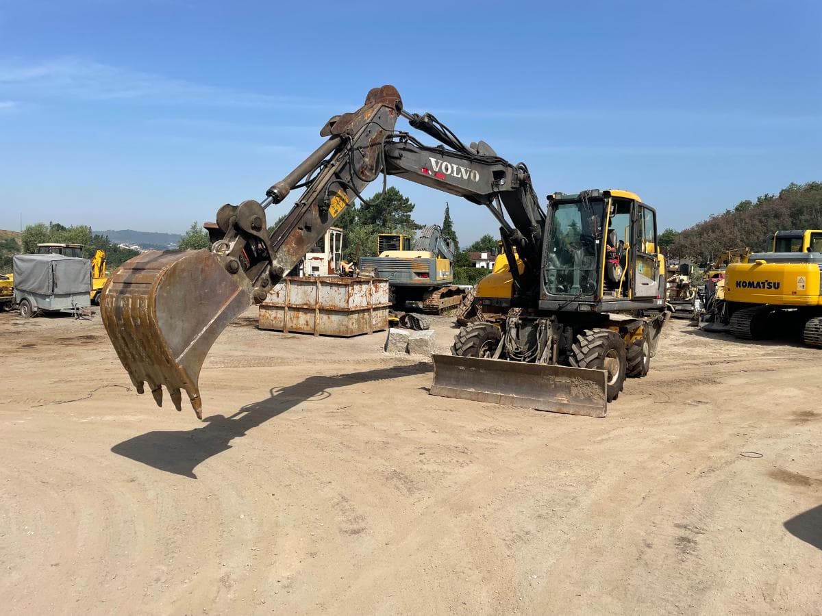 Escavadora Rodas Volvo EW140 D — imagem 1