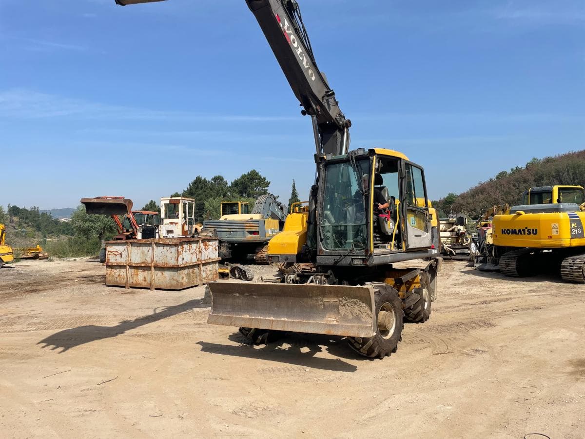 Escavadora Rodas Volvo EW140 D — imagem 2