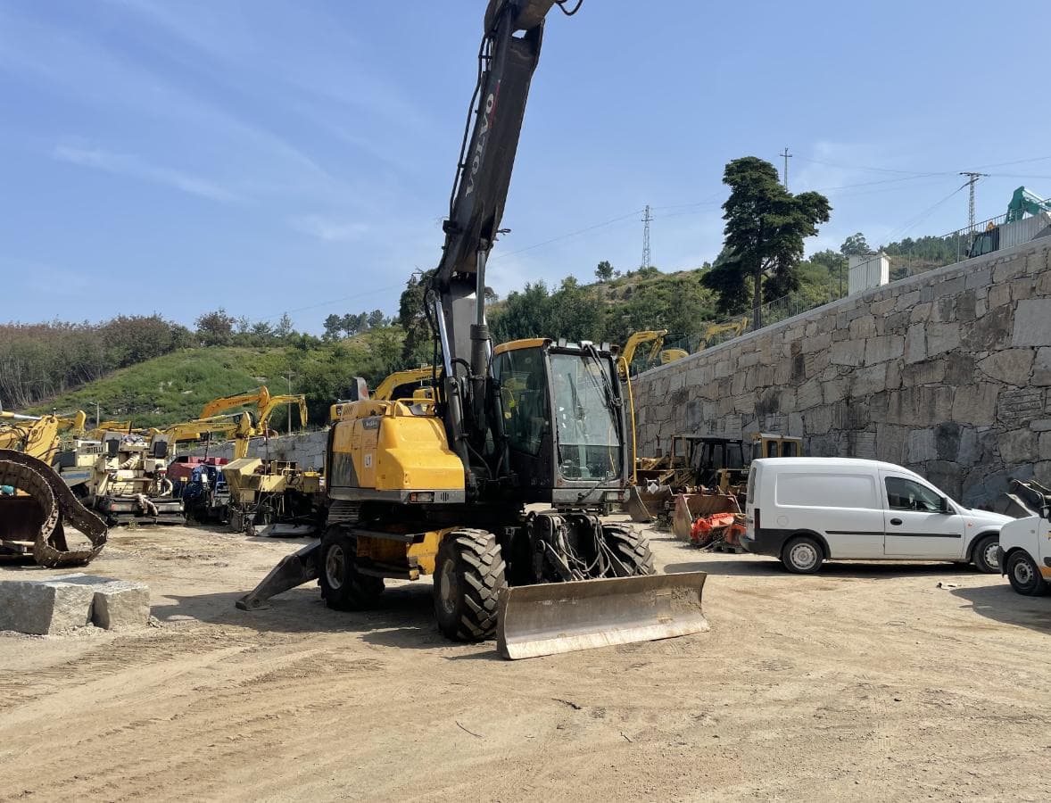 Escavadora Rodas Volvo EW140 D — imagem 3