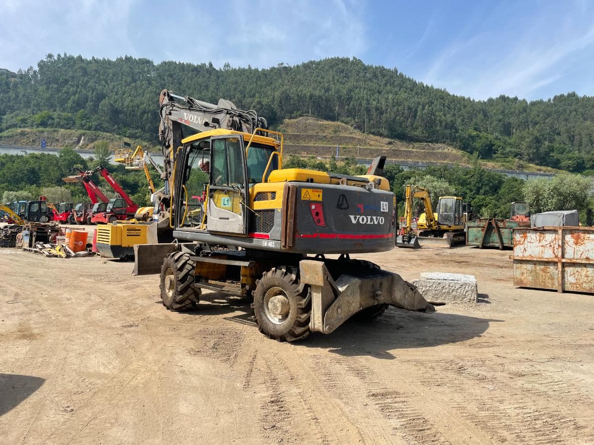 Escavadora Rodas Volvo EW140 D — imagem 5