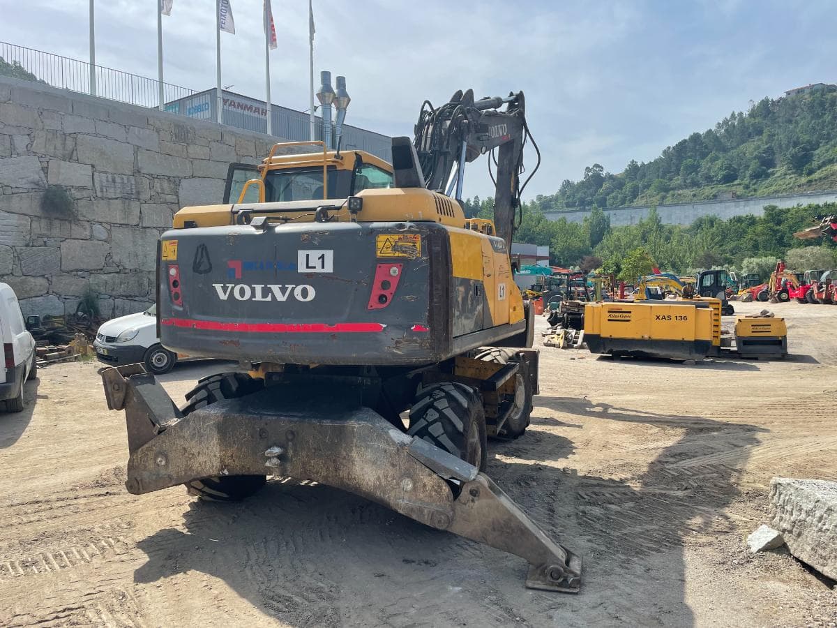 Escavadora Rodas Volvo EW140 D — imagem 6
